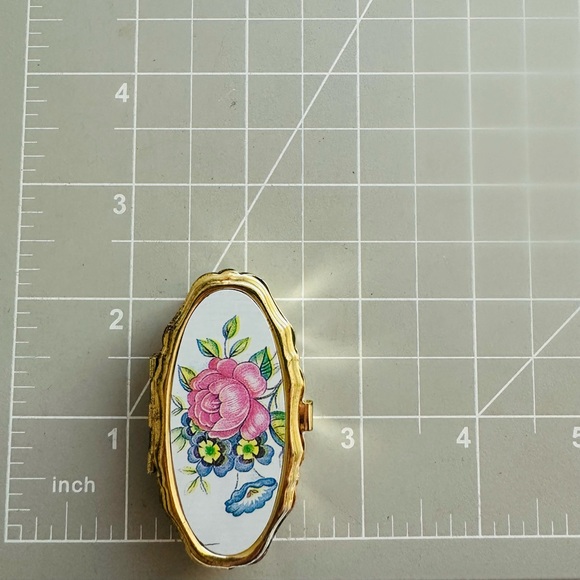 Vintage Floral Gold Metal Sewing Box With Threader - Picture 7 of 11